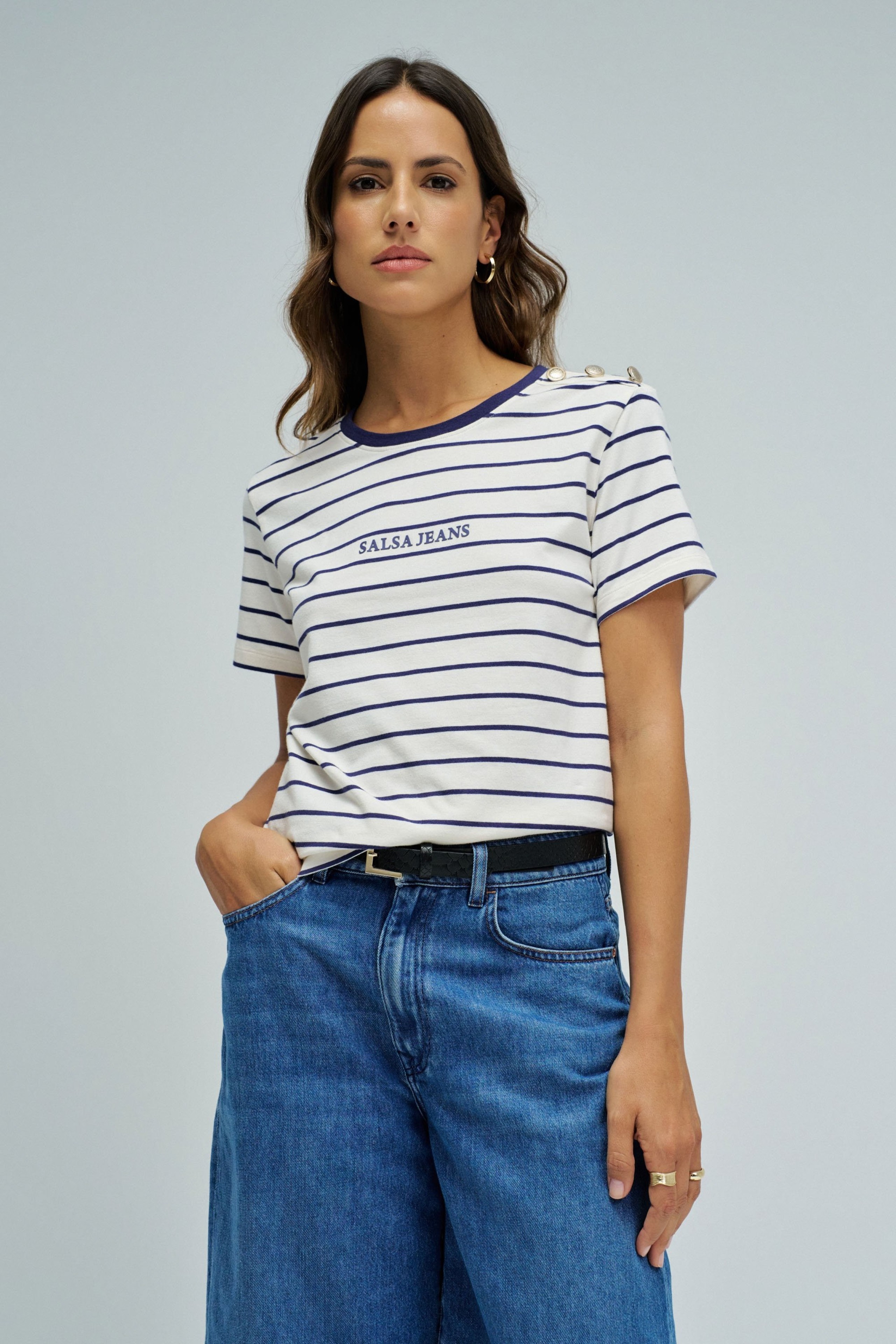 T-SHIRT DE RISCAS COM BRANDING