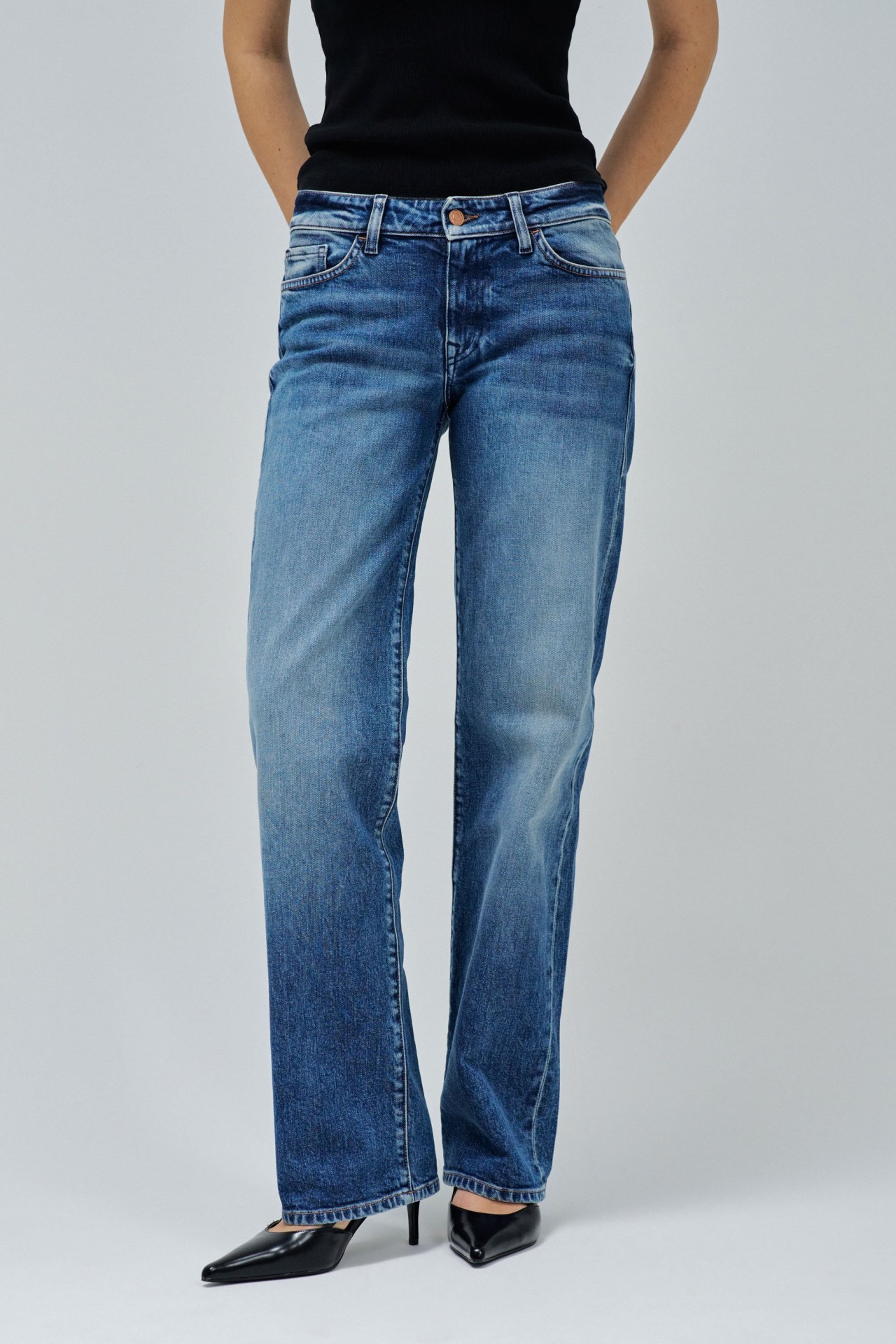 JEANS LOW RISE STRAIGHT